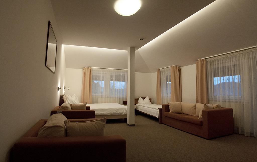 Hotel Baneasa Parc Bucharest Exterior photo