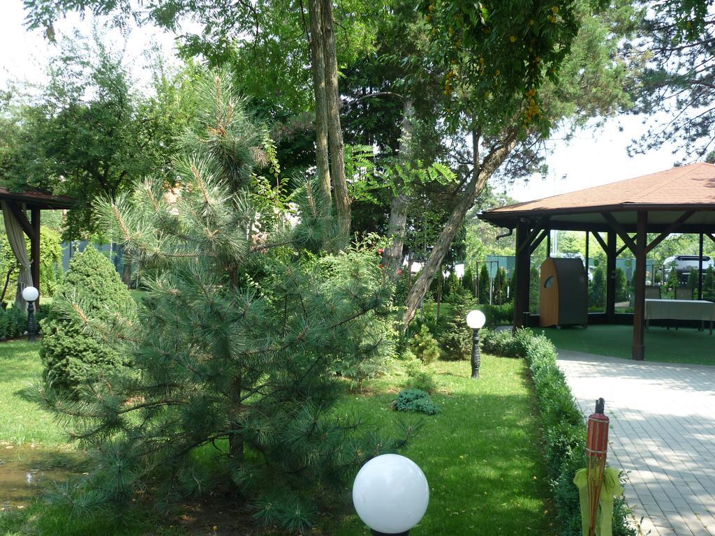Hotel Baneasa Parc Bucharest Exterior photo